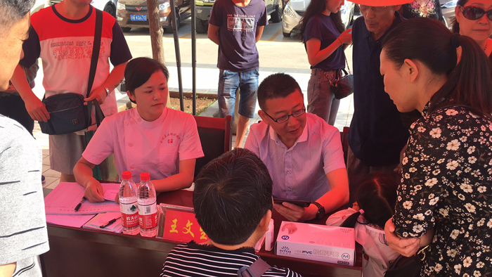3.会理县妇幼保健计划生育服务中心义诊现场.jpg